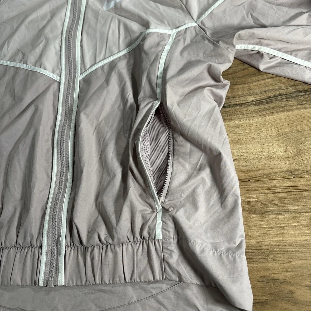 Nike Windbreaker Jacket Women's Full Zip Size Medium Pink‎